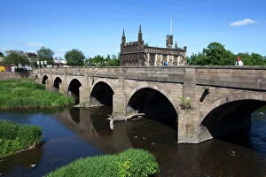 Images Dated 4th June 2013: Wakefield Bridge and the Chantry Chapel, Wakefield, West Yorkshire, Yorkshire, England