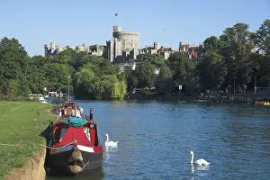 Windsor Collection: Windsor castle and river Thames, Berkshire, England, United Kingdom, Europe
