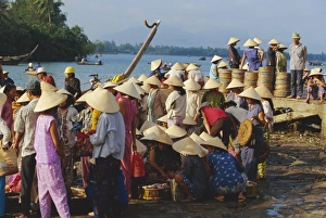 Women in conical hats at the fish market by the Thu Women in conical hats at the fish market by the Thu