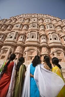 Images Dated 11th November 2007: Women in traditional dress standing in front of the Palace of the Winds (Hawa Mahal), Jaipur