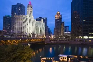 Images Dated 12th May 2008: The Wrigley Building, North Michigan Avenue, and Chicago River at dusk