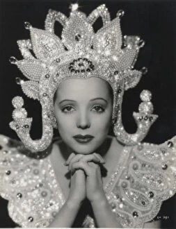 Images Dated 21st May 2010: Jessie Matthews in Victor Savilles Its Love Again (1936)