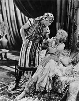 Images Dated 10th October 2008: Rudolph Valentino and Vilma Banky in George Fitzmaurices The Son of the Sheik (1926)