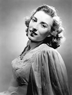 Images Dated 4th January 2013: Vera Lynn in Phil Brandons We ll Meet Again (1942)