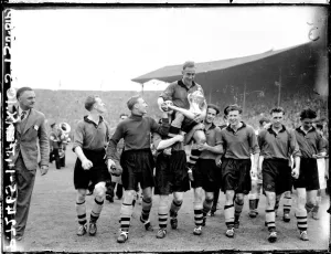 Wolves Glory Print: 1950s FA Cup Victory