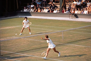 Billie Jean King takes on Winnie Shaw - 1970 Wightman Cup Billie Jean King takes on Winnie Shaw - 1970 Wightman Cup