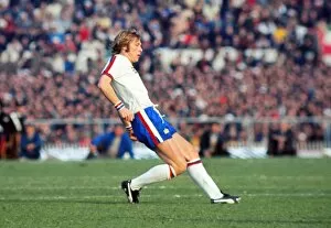 Images Dated 17th November 1976: Brian Greenhoff - England