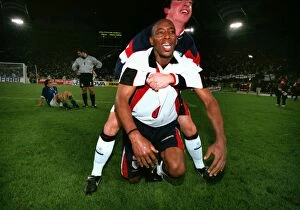 1998 France Gallery: Englands Ian Wright and Robbie Fowler celebrate qualification to the 1998 World Cup