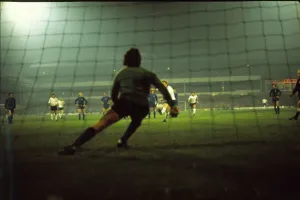 Baseball Stadium Prints: 1975/76 Euro Cup R2 L1 Print: Derby 4 Real Madrid 1