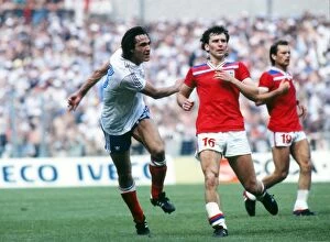 2010 South Africa Gallery: Frances Jean-Francois Larios and Englands Bryan Robson at the 1982 World Cup