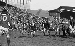 Images Dated 10th July 1971: Gareth Edwards passes to Barry John during the second Lions test against the All Blacks in 1971