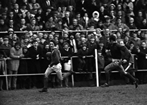 Gerald Davies runs in a try for London Welsh Gerald Davies runs in a try for London Welsh