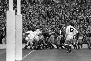 Images Dated 6th February 1982: Gerry McLoughlin scores for Ireland at Twickenham - 1982 Five Nations Championship
