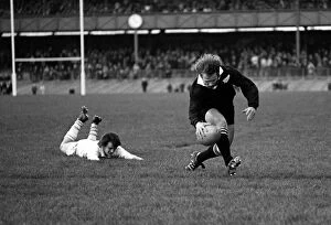 Images Dated 11th November 1972: Grant Batty scores for the All Blacks against London Counties in 1972