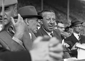 Images Dated 22nd May 2013: Manchester United manager Matt Busby sits on the bench with caretaker manager Jimmy Murphy - 1958