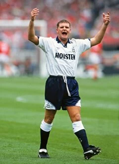 Images Dated 12th March 2011: Paul Gascoigne rallies the fans before kick-off at the 1991 FA Cup Final