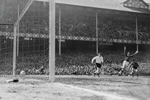 Images Dated 19th May 2005: Roy Vernon scores for Everton against Fulham in 1963