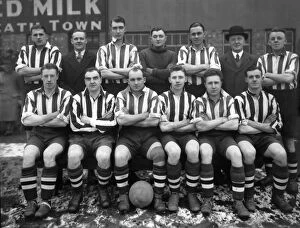 Images Dated 11th October 2010: Southampton Team Group 1930 / 31