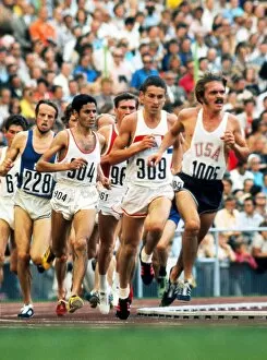 Athletics Collection: Steve Prefontaine leads the Mens 5000m at the 1972 Munich Olympics