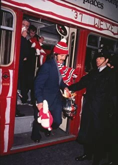 Images Dated 2nd October 2009: Sunderland captain Bobby Kerr gets of the open top bus with the FA Cup in 1973