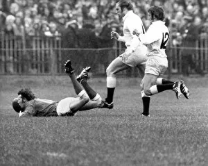 Images Dated 15th February 1975: Wales JJ Williams scores against England - 1975 Five Nations