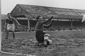 Wolves keeper Bert Williams dives in the Portman Road mud in 1949/50 Wolves keeper Bert Williams dives in the Portman Road mud in 1949/50