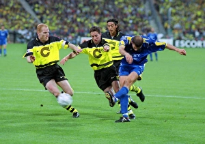Zinedine Zidane shoots during the 1997 Champions League Final Zinedine Zidane shoots during the 1997 Champions League Final