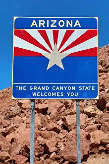 Images Dated 22nd September 2018: Arizona state sign on the border between Nevada and Arizona in the USA