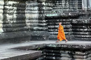 Buddhist Architecture Collection: Buddhist Monks at Angkor Wat Temple, Siem Reap, Cambodia