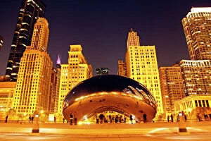 Images Dated 22nd October 2012: City skyline in the Cloud Gate Sculpture, Chicago, Illinois, America