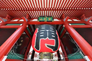 Kaminarimon, the outer gate of the Senso-Ji Temple in Asakusa and its giant red lantern Kaminarimon, the outer gate of the Senso-Ji Temple in Asakusa and its giant red lantern