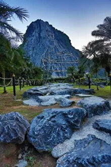 Images Dated 2nd December 2012: Khao Chee Chan, Buddha Mountain, Chonburi, Pattaya, Thailand a giant Sukhothai-era Buddha