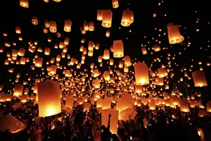 Sky Lanterns at Yee Peng Sansai, Loy Krathong, Floating Lantern Ceremony, Mae Jo, Chiang Mai, Thailand Sky Lanterns at Yee Peng Sansai, Loy Krathong, Floating Lantern Ceremony, Mae Jo, Chiang Mai, Thailand