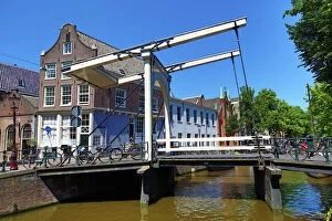 Draw Gallery: Staalmeestersbrug draw bridge over the Groenburgwal canal in Amsterdam, Holland