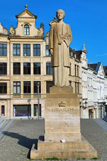 Statue of Elisabeth of Bavaria, Queen of Belgium, in the Place de L'Albertine Statue of Elisabeth of Bavaria, Queen of Belgium, in the Place de L'Albertine