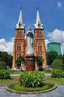 Lady Gallery: Statue of the Virgin Mary at the Notre-Dame Cathedral Basilica of Saigon, Ho Chi Minh City (Saigon)
