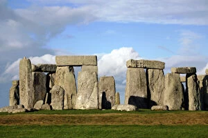 Images Dated 2nd January 2012: Stonehenge circle of standing stones, Salisbury Plain, Wiltshire