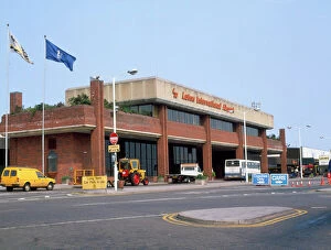 Images Dated 4th July 2005: Airports: Luton 1980 s