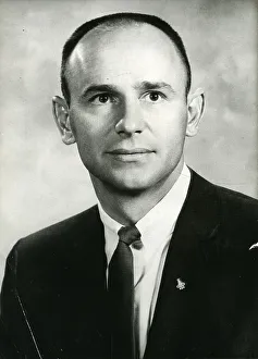 <b class=qtipBold><figcaption>Alan L. Bean</figcaption></b><br>Alan L. Bean a US Navy Lieutenant, he was formerly an A-4 attack replacement pilot.<br><em>© Flightglobal 2012</em> Alan L. Bean