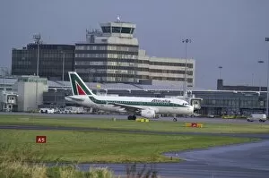 Images Dated 6th January 2005: Alitalia Manchester Airport