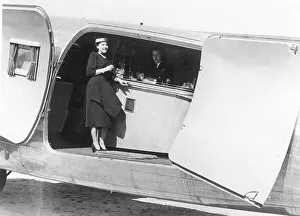 <b class=qtipBold><figcaption>The bar in Douglas DC3</figcaption></b><br>21386s dc3 flight<br><em>© Flight Global 2009 - All Rights Reserved</em> The bar in Douglas DC3