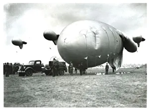 <b class=qtipBold><figcaption>Barage Balloons</figcaption></b><br><br><em>© Flight Global 2009 - All Rights Reserved</em> Barage Balloons