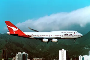 Boeing 747 Gallery: Boeing 747-400 Qantas flying into Kai Tak - old Hong Kong airport