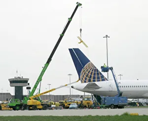 Boeing 757-200 Detaching rudder from the fin following a lightning strike Boeing 757-200 Detaching rudder from the fin following a lightning strike