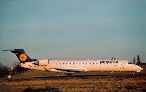 <b class=qtipBold><figcaption>Bombardier CRJ700</figcaption></b><br>CRJ 700 LG<br><em>© Flight Global 2009 - All Rights Reserved</em> Bombardier CRJ700