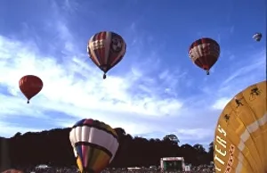 <b class=qtipBold><figcaption>Bristol Balloon airshow</figcaption></b><br><br><em>© Flight Global 2009 - All Rights Reserved</em> Bristol Balloon airshow