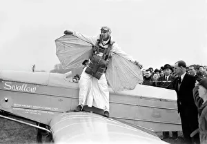 Clem Sohn demonstrating parachute at Hanworth 1939 Clem Sohn demonstrating parachute at Hanworth 1939