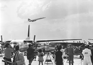 <b class=qtipBold><figcaption>Concorde flypast</figcaption></b><br>The Flight Collection 020 8652 8888 Prototype during Paris airshow<br><em>© Flight Global 2009 - All Rights Reserved</em> Concorde flypast