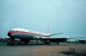 <b class=qtipBold><figcaption>DH Comet Dan Air 1974</figcaption></b><br>G-AZIY DH Comet Lasham 1974 The Flight Collection 020 8652 8888 (c) QPL<br><em>© Flight Global 2009 - All Rights Reserved</em> DH Comet Dan Air 1974