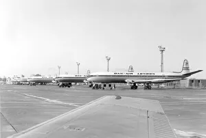 <b class=qtipBold><figcaption>DH Comet line-up</figcaption></b><br><br><em>© Flight Global 2009 - All Rights Reserved</em> DH Comet line-up